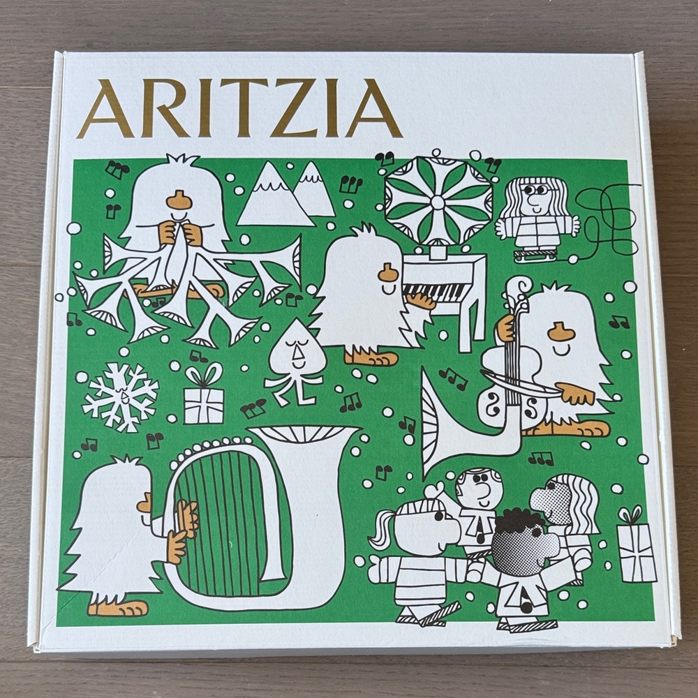 Aritzia Holiday Christmas Gift Box and Tissue Paper Pizza Box Gift Box